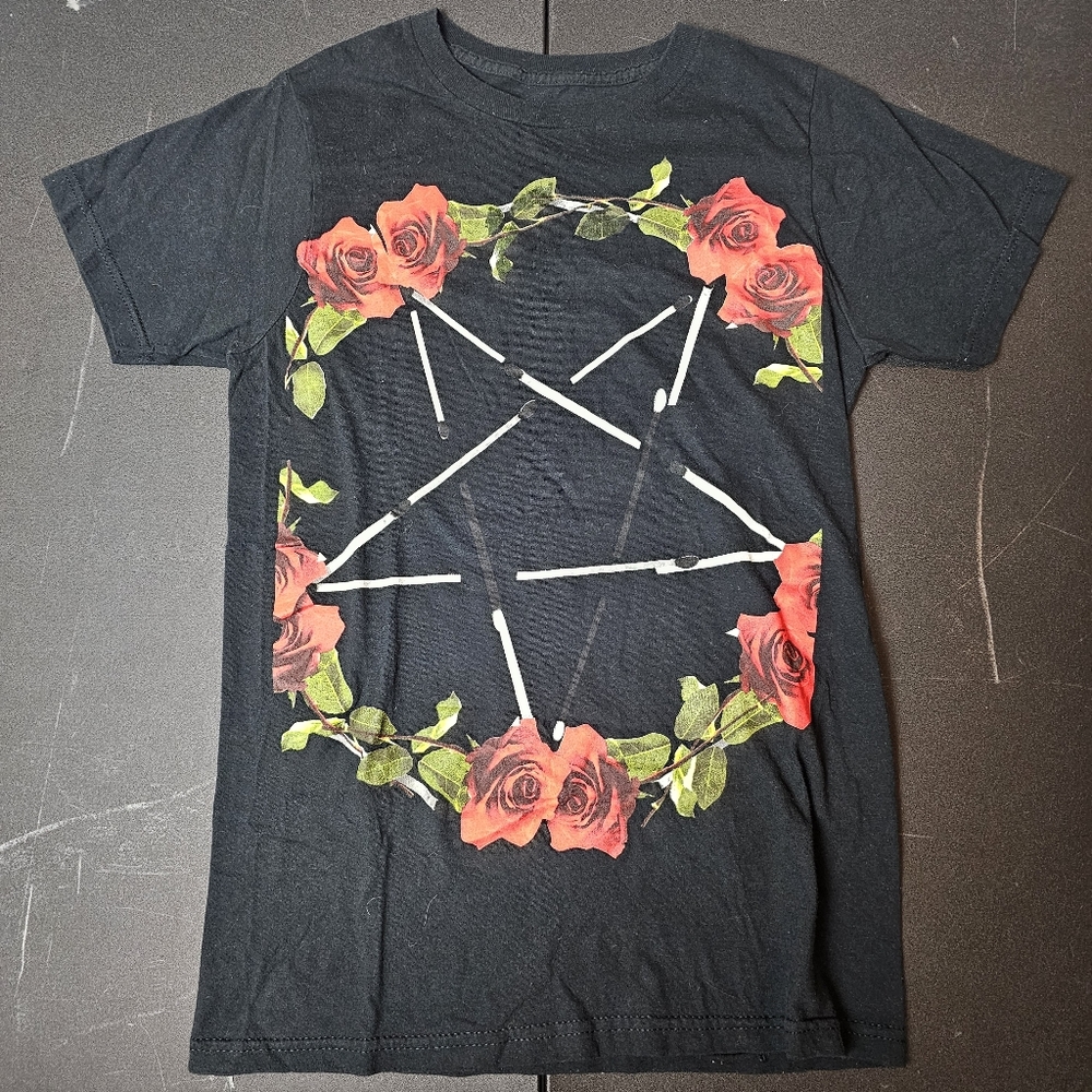 Black pentagram t shirt